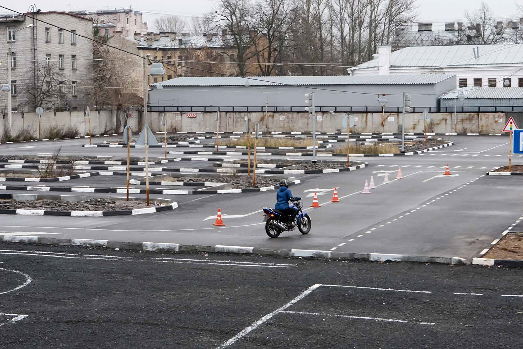 Автошкола у метро Октябрьское поле в Москве